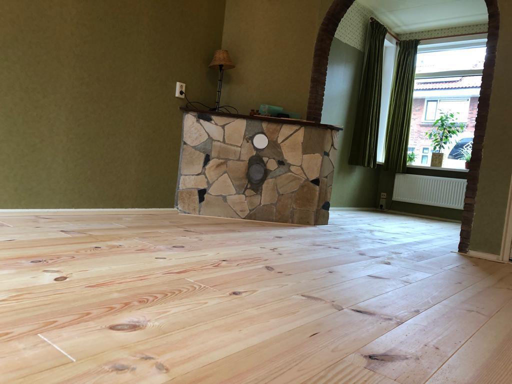 Super strakke grenen plank vloer in Vriezenveen